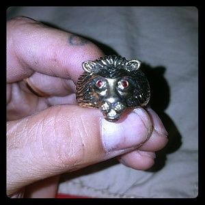 Vintage mens gold lion ring